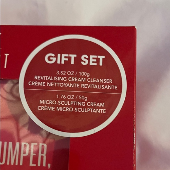 OLAY Regenerist Skincare Set in Red Packaging - Picture 7 of 7